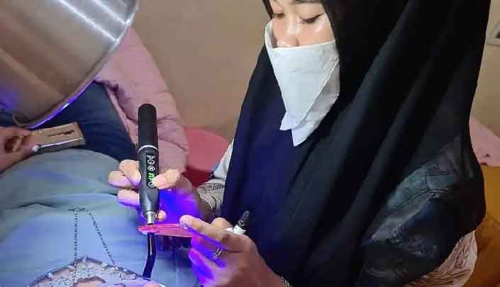 Ahli gigi amatir melakukan praktek yang meragukan. 'Pekerja gigi' tanpa izin populer di Indonesia - Lintas 12 Portal Berita Indonesia
