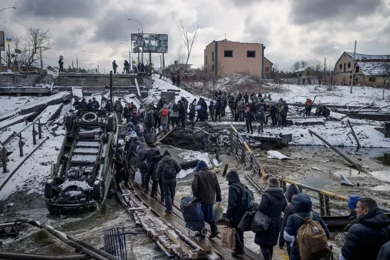 Perang telah mendorong lebih dari 2,8 juta orang meninggalkan Ukraina, menurut PBB [Foto: Felipe Dana/AP]