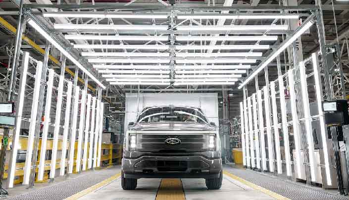 Ford secara resmi meluncurkan produksi pikap listrik F-150 Lightning yang serba baru minggu ini [Foto: jdpower]
