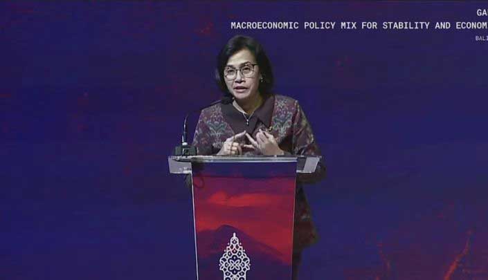 Menteri Keuangan Sri Mulyani Indrawati menghadiri forum G20 tentang 'Bauran Kebijakan Ekonomi Makro untuk Stabilitas dan Pemulihan Ekonomi' di Bali pada Jumat (15 Juli 2022). [Foto: LINTAS12/Alfin K/L12]