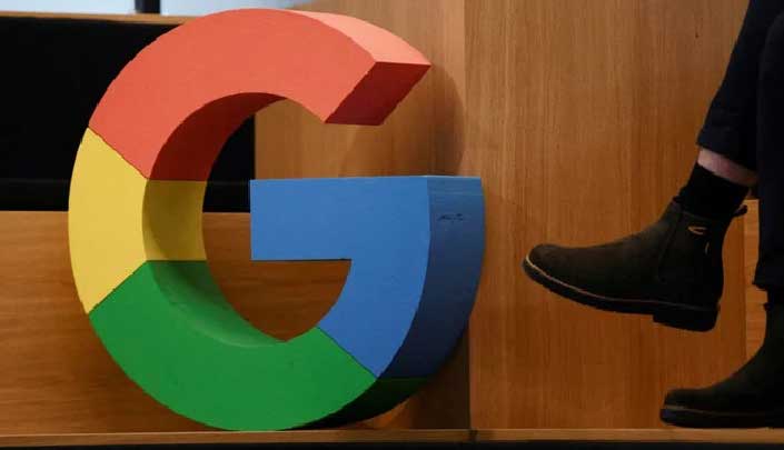 Papan nama Google terlihat di luar kantor Google di Berlin, Jerman, 31 Agustus 2021. [REUTERS]