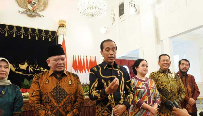 Presiden Joko Widodo (Jokowi) dan pimpinan lembaga nasional utama di Istana Negara, Jakarta, Jumat (12 Agustus 2022)
