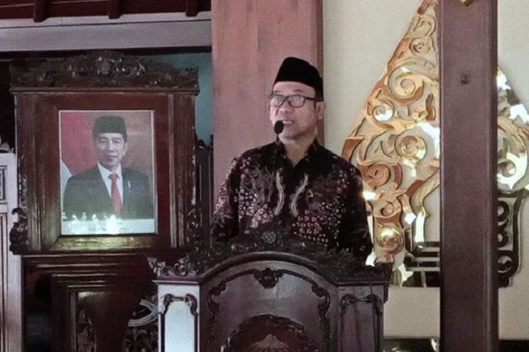 Bupati Banyumas Achmad Husein menyampaikan sambutan dalam acara Temu Eksportir dan Pengukuhan Gabungan Perusahaan Eksportir Indonesia (GPEI) Banyumas, di Pendopo Sipanji, Purwokerto, Kabupaten Banyumas, Jawa Tengah, Sabtu (23/7/2023)