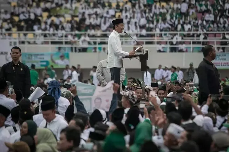 Presiden Joko Widodo memberikan sambutan dalam acara peringatan 25 tahun Partai Kebangkitan Bangsa (PKB) di Stadion Bola Manahan Solo, Jawa Tengah, Minggu, 23 Juli 2023.