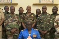 Militer Niger mengumumkan telah melakukan kudeta di TV Nasional, Rabu (26/7/2023). (Sumber: BBC)