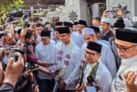 Pasangan bakal capres-cawapres Anies Baswedan-Muhaimin Iskandar (Amin) melakukan ziarah ke makam Sunan Ampel, Surabaya [Foto: IG ANIES BASWEDAN]