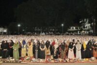 Deklarasi Rebana 08 yang diikuti para nyai, ning dan ribuan santriwati di Pondok Pesantren Pondok Pesantren Damanhuri Romly Zainul Hasan Genggong, Probolinggo pada Jumat (22/9/2023) malam. [Foto: Relawan Prabowo)