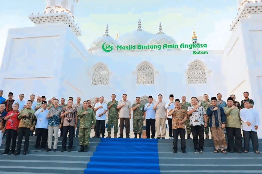 Menhan RI Resmikan Masjid di Lanud Hang Nadim