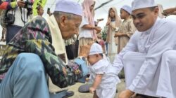 Ritual "Injak Bumi" tradisi masyarakat Melayu Jambi saat Lebaran