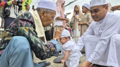 Ritual "Injak Bumi" tradisi masyarakat Melayu Jambi saat Lebaran