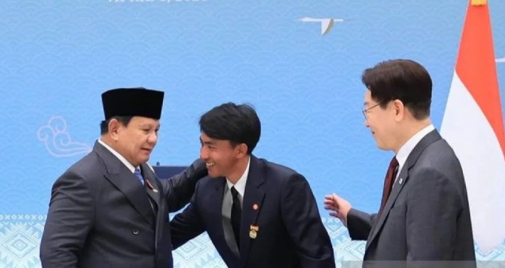 Prabowo Tepuk Punggung Sugianto, Pahlawan Indramayu Penyelamat 7 Lansia dari Kebakaran Hutan Korsel