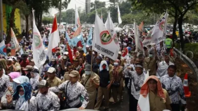 Hoaks! Larangan Guru Honorer Mengajar di Sekolah Negeri Mulai 2027: Fakta vs Klaim